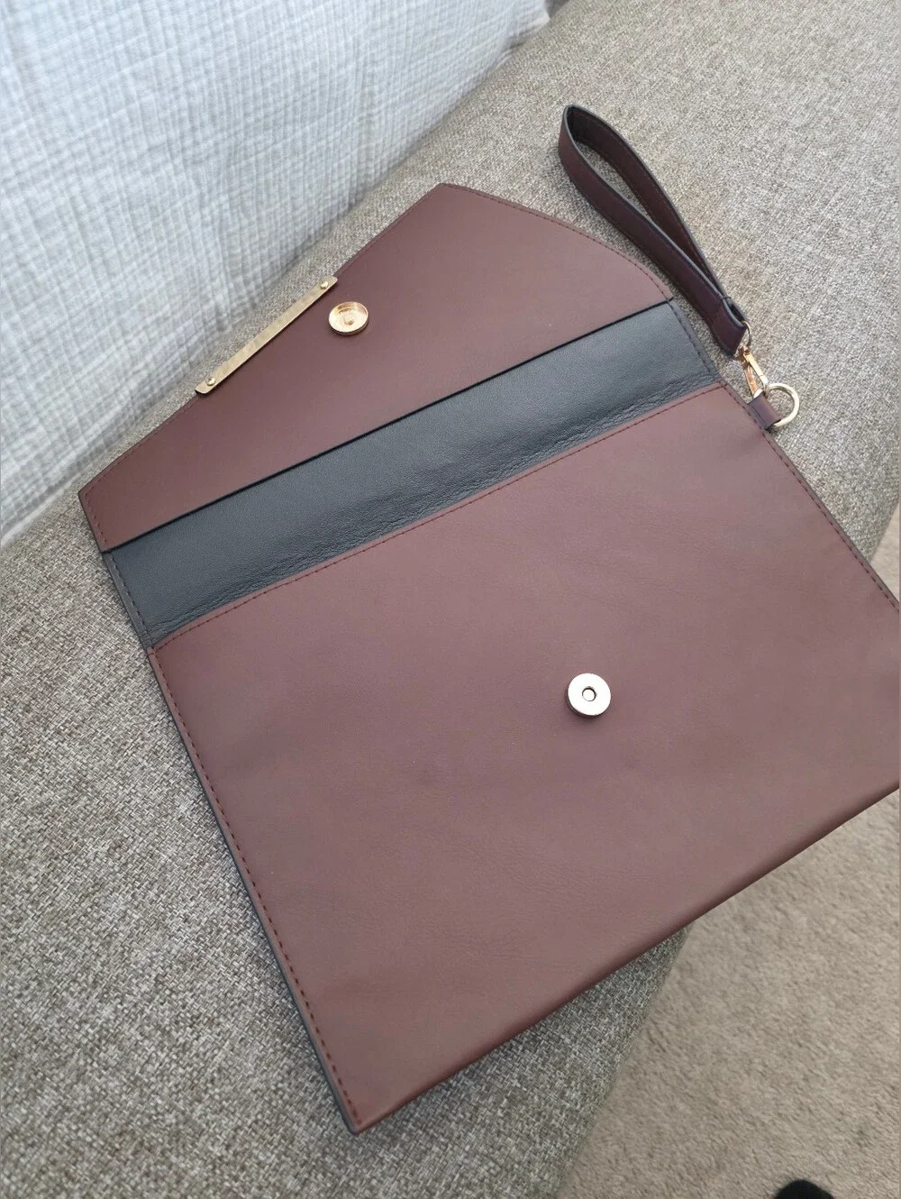 Elegant Women's Wristlet Clutch - Deep Plum